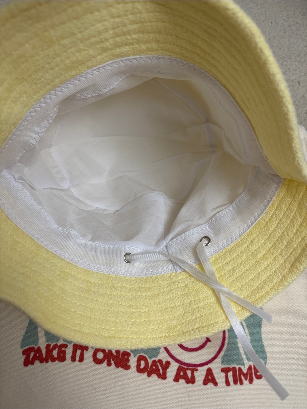 CUTANDCROPPED Smiley Face Bucket Hat and Tote set NEW - Picture 8 of 14